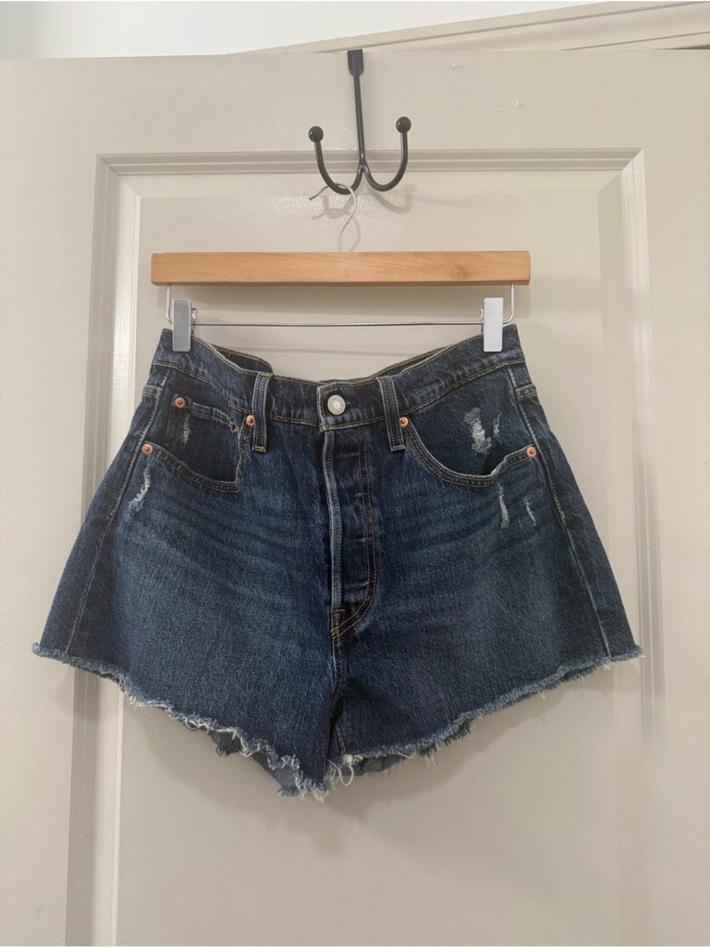 Levi’s 501 Original Women’s Dark Wash Cutoff Denim Shorts Size W30